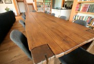 Stôl zo starého dreva